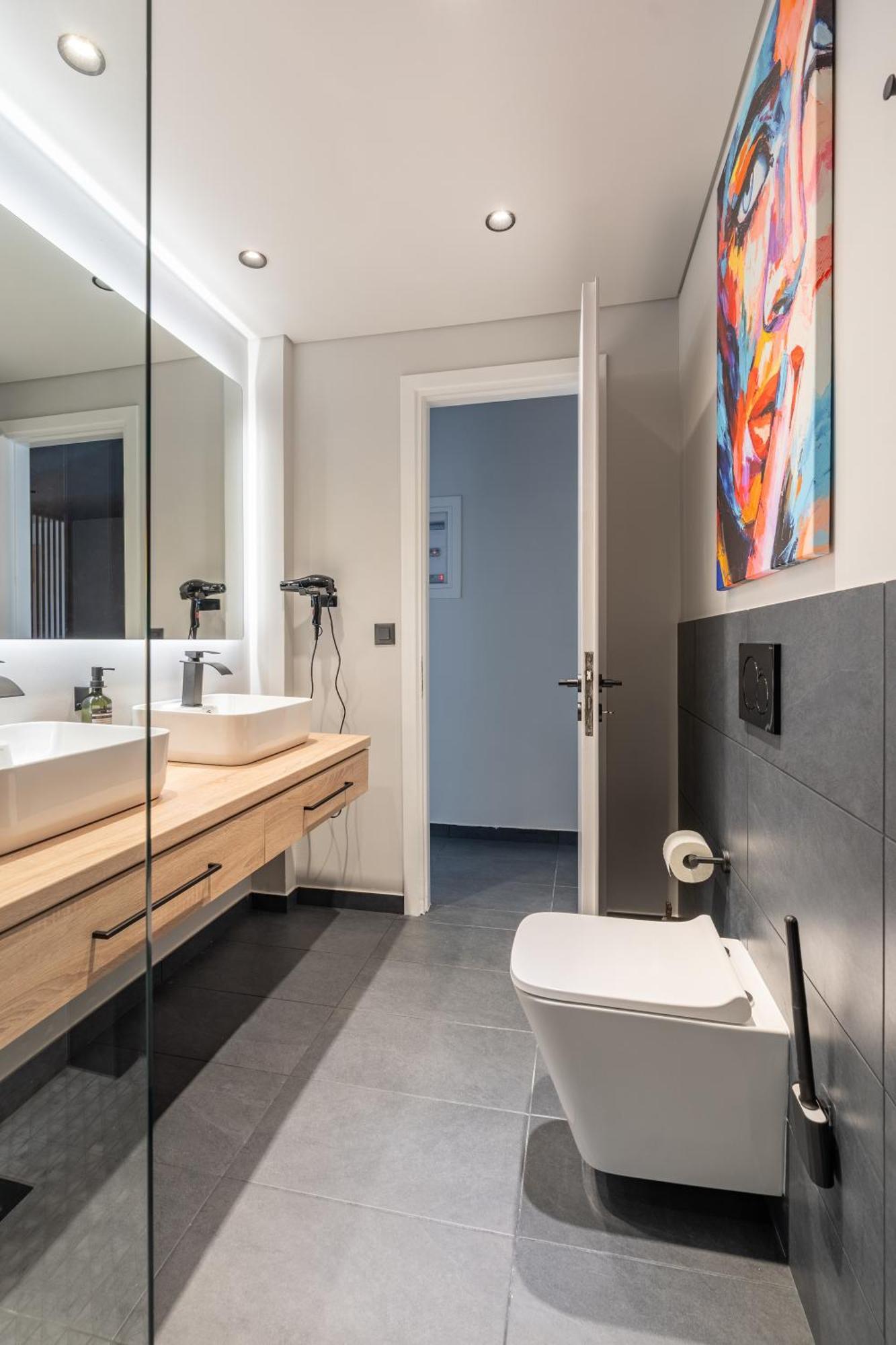 Athena Blue Lux Apartments 2Br 2Ba With City Skyline View, Near Kolonaki เอเธนส์ ภายนอก รูปภาพ