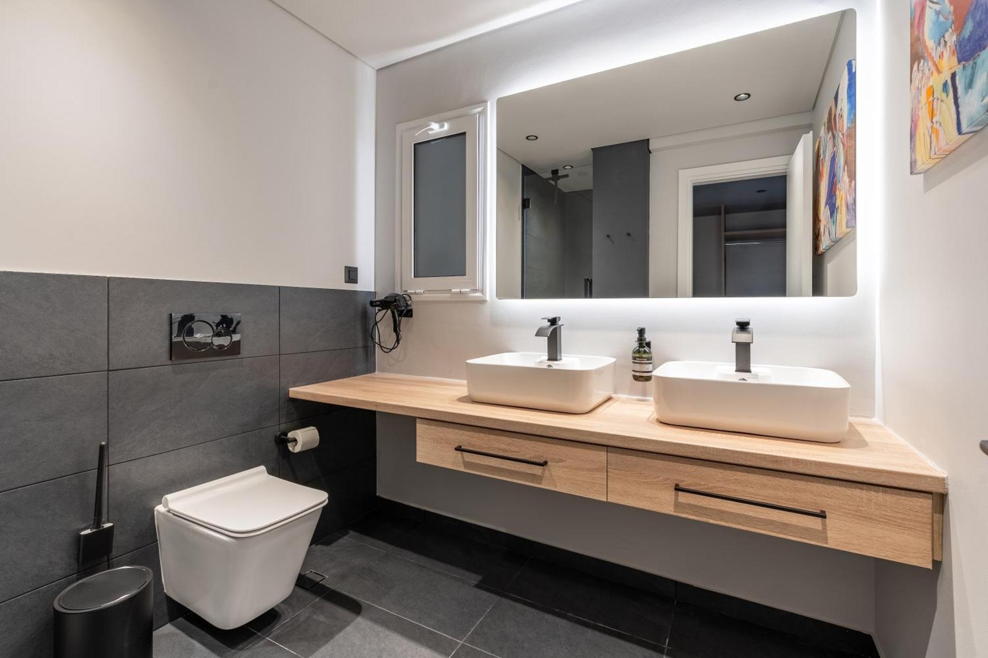 Athena Blue Lux Apartments 2Br 2Ba With City Skyline View, Near Kolonaki เอเธนส์ ภายนอก รูปภาพ