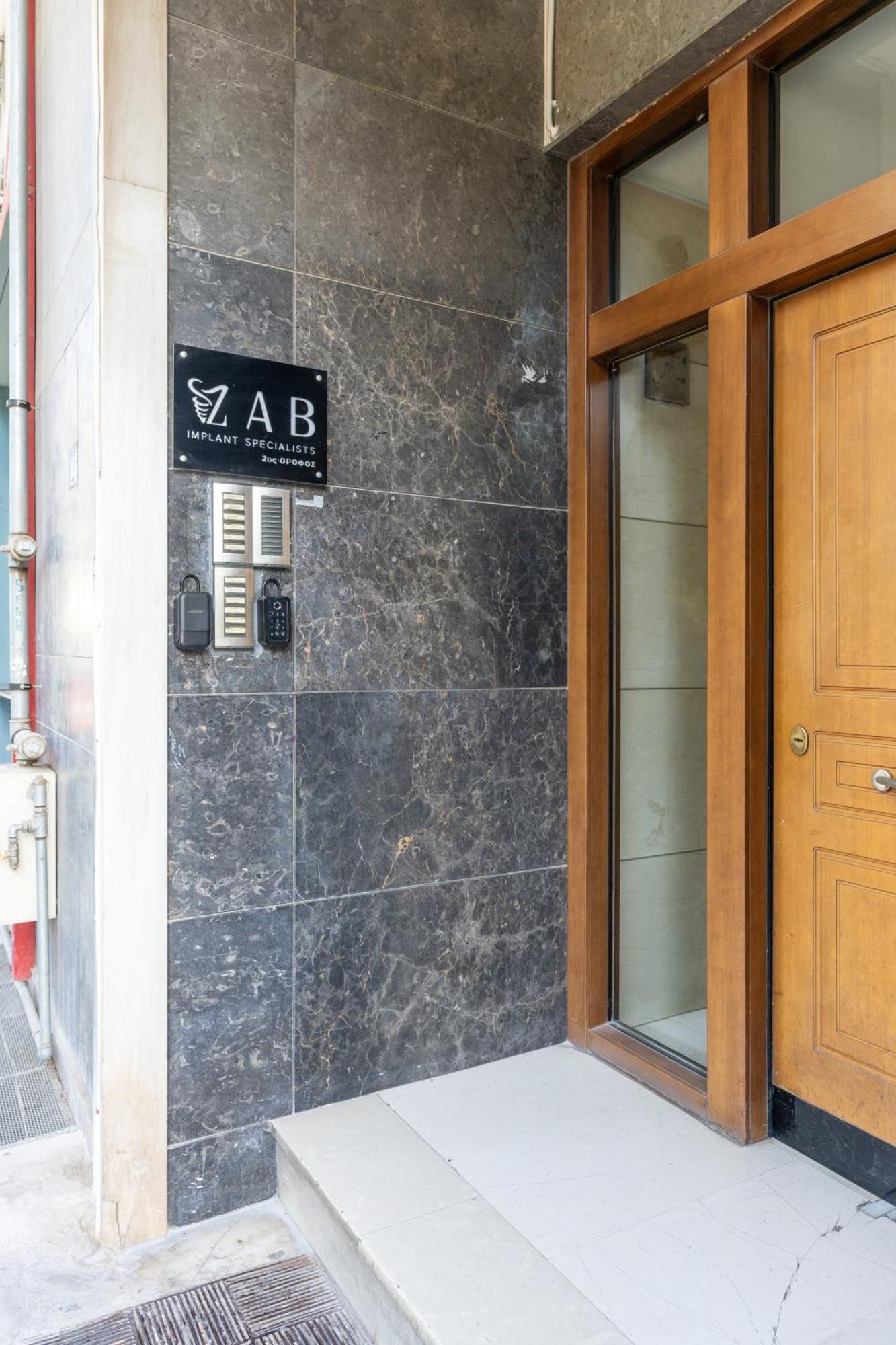 Athena Blue Lux Apartments 2Br 2Ba With City Skyline View, Near Kolonaki เอเธนส์ ภายนอก รูปภาพ